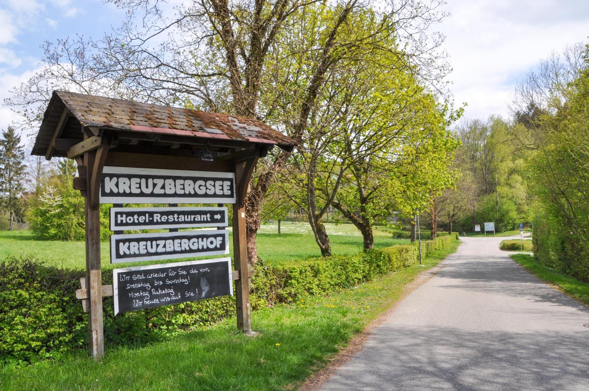 Hotel-Restaurant Kreuzberghof Tagungs- Und Veranstaltungshotel Tiefenbach  Exterior photo